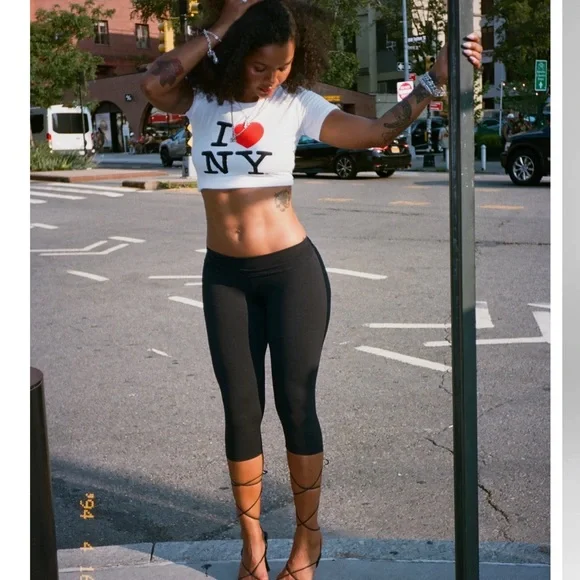 STRIPT hip zip, muscle tank, smooth capri SET - Picture 4 of 7